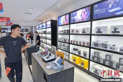 海南離島免稅新政落地實(shí)施 手機(jī)、平板電腦等電子產(chǎn)品人氣旺