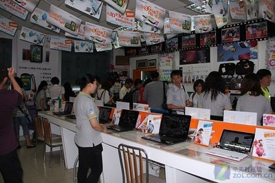 有一級(jí)城市聯(lián)想店面的風(fēng)范