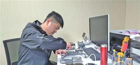 銷售轉(zhuǎn)行無人機(jī)裝調(diào)工,一年維修近200臺(tái)無人機(jī)