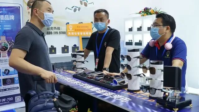 克里特攜新品亮相禮品展,用科技演繹輕奢潮流!致不凡,敬卓越!祝君節(jié)日快樂!